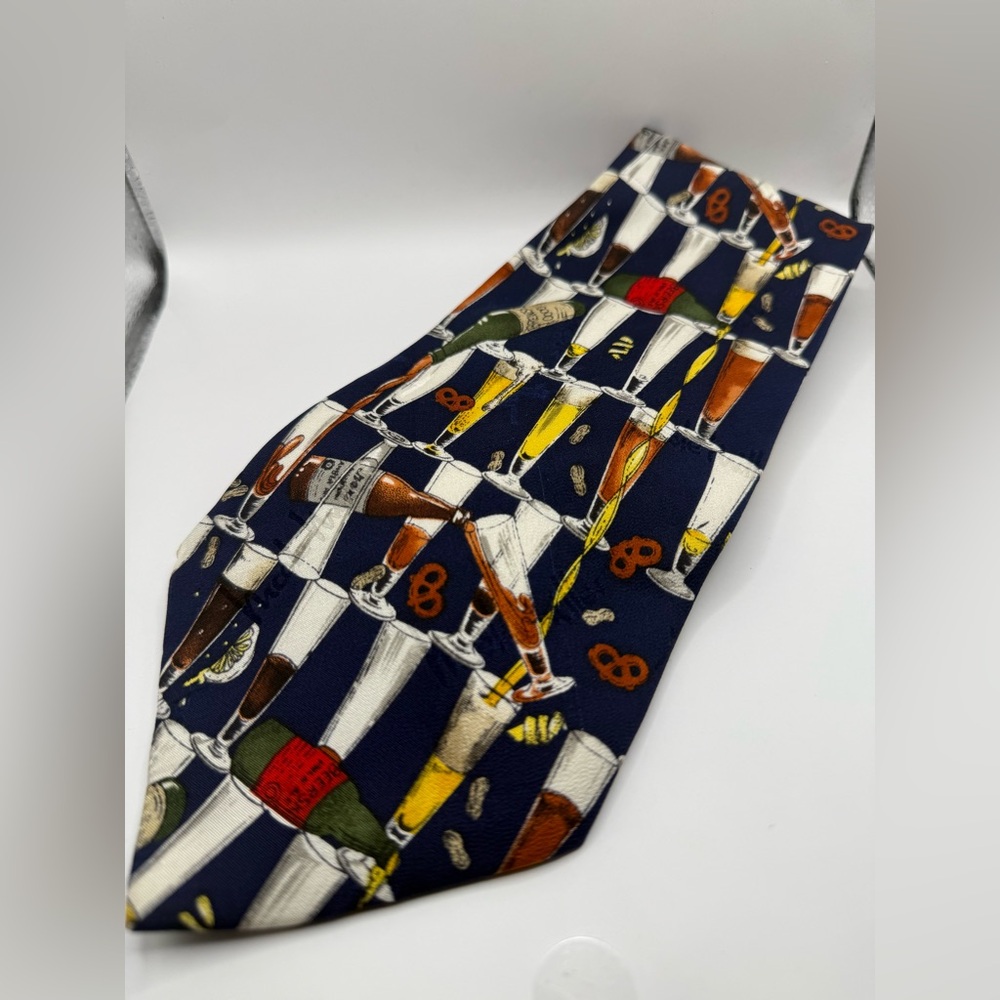 Vtg 1995 Nicole Miller‎ Oktoberfest Beer & German Pretzel Silk Tie